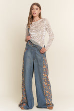 Load image into Gallery viewer, J.nna FITTED Floral Print Velvet Top in Pink Blush