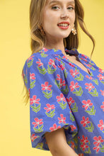 Load image into Gallery viewer, Umgee Exclusive Floral Print Top in Periwinkle Mix
