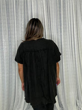 Load image into Gallery viewer, Easel Solid Color Cotton and Linen Blend Top in Ash Black
