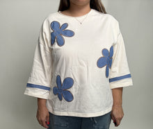 Load image into Gallery viewer, Easel Flower Patch Cotton Knit Tunic Top in Ivory