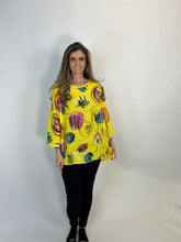 Load image into Gallery viewer, Beyond Capri 90's Bubble Print Tunic Top in Yellow