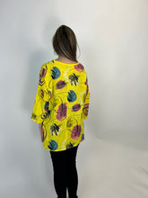 Load image into Gallery viewer, Beyond Capri 90's Bubble Print Tunic Top in Yellow