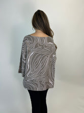 Load image into Gallery viewer, Beyond Capri Linen Wave Top in Taupe