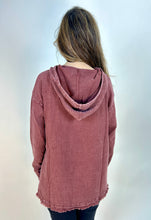 Load image into Gallery viewer, Easel Mineral Washed Cotton Gauze Hooded Top in Plum
