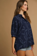 Load image into Gallery viewer, Umgee Solid Color Jacquard Textured Leaf Pattern Top in Navy