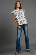 Load image into Gallery viewer, Umgee Two Toned Floral Print Boxy Cut Top in Black