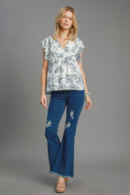 Load image into Gallery viewer, Umgee Lightweight Floral Print Top in Cream