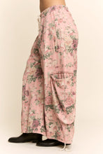 Load image into Gallery viewer, Davi & Dani Floral Print Wide Leg Pants in Pink