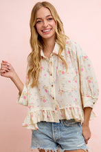 Load image into Gallery viewer, BiBi Floral Crinkle Quarter Sleeve Ruffle Hem Top in Floral