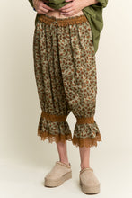 Load image into Gallery viewer, J.nna Mixed Print Laced Trimmed Capri Pants in Olive