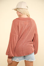 Load image into Gallery viewer, Very J OVERSIZED Two Toned Otto Ribbed Top in Cedarwood