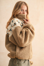 Load image into Gallery viewer, Miou Muse Half Zip Solid and Floral Print Sherpa Pullover Jacket in Tan/Green