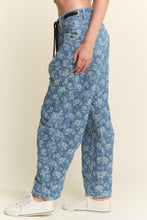 Load image into Gallery viewer, J.nna Floral Jacquard Denim Pants in Med Blue Denim
