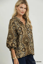 Load image into Gallery viewer, Umgee Abstract Print Balloon Sleeve Top in Moss Brown