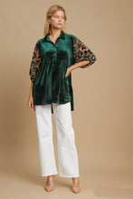 Load image into Gallery viewer, Umgee Velvet Lace Sleeve Tunic Top in Hunter Green