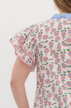 Load image into Gallery viewer, Entro Floral Print Flutter Sleeve Top in Red