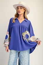 Load image into Gallery viewer, Easel Patched Detail Cotton Gauze Top in Royal Blue