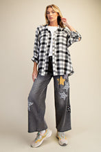 Load image into Gallery viewer, Easel Woven Plaid Top in Black