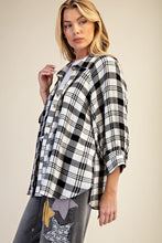 Load image into Gallery viewer, Easel Woven Plaid Top in Black