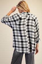 Load image into Gallery viewer, Easel Woven Plaid Top in Black