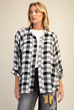 Load image into Gallery viewer, Easel Woven Plaid Top in Black