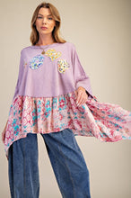 Load image into Gallery viewer, Easel OVERSIZED Solid and Mixed Print LOVE Patched Top in Dusty Lilac