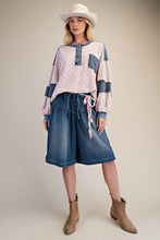 Load image into Gallery viewer, Easel Floral Thermal Henley Top with Denim Contrast in Blush