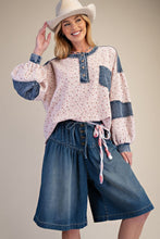 Load image into Gallery viewer, Easel Floral Thermal Henley Top with Denim Contrast in Blush