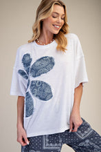 Load image into Gallery viewer, Easel Bandana Flower Top in White