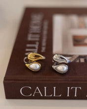 Load image into Gallery viewer, CHANSUTTPEARLS Ava Ring