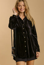 Load image into Gallery viewer, Umgee Velvet Tunic Top in Black Umgee