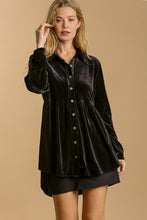 Load image into Gallery viewer, Umgee Velvet Tunic Top in Black Umgee