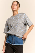 Load image into Gallery viewer, Davi &amp; Dani Relaxed Fit Paisley Print Top in Grey Blue
