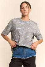Load image into Gallery viewer, Davi &amp; Dani Relaxed Fit Paisley Print Top in Grey Blue
