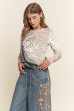 Load image into Gallery viewer, J.nna FITTED Floral Print Velvet Top in Pink Blush
