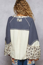 Load image into Gallery viewer, POL Contrasting Mixed Top with Ruffle Sleeves in Navy/Natural
