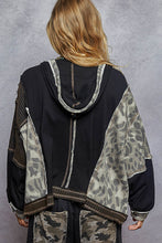 Load image into Gallery viewer, POL OVERSIZED Thermal Knit and Print Knit Jacket in Black
