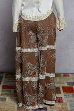 Load image into Gallery viewer, POL Embroidered Woven Pants in Choco
