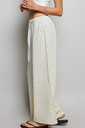 POL Textured Knit Floral Print Pants in Cream Floral