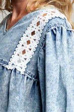 Load image into Gallery viewer, POL Vintage Washed Twill Top with Lace Detail in Denim

