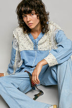 Load image into Gallery viewer, POL V-Neck Lace Mix Top in Denim
