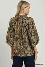 Load image into Gallery viewer, Umgee Abstract Print Balloon Sleeve Top in Moss Brown
