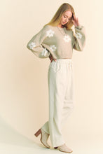 Load image into Gallery viewer, Davi &amp; Dani CROPPED Floral Print Knit Sweater in Taupe
