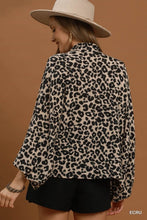 Load image into Gallery viewer, Umgee Leopard Print Mock Neck Balloon Sleeve Top in Ecru
