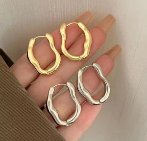 Squiggle Hoop Earrings in Gold