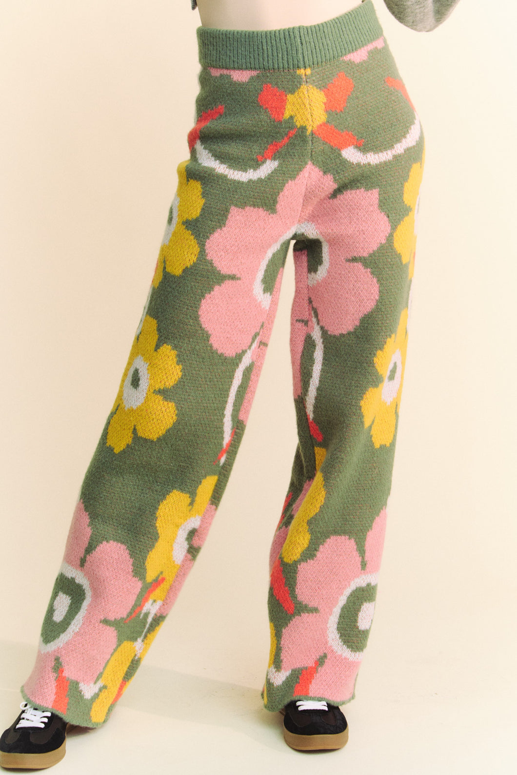 Davi & Dani Floral Print Pants in Sage Pink