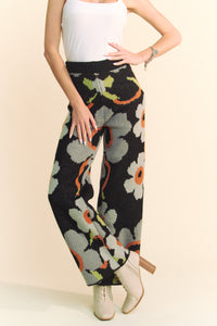 Davi & Dani Floral Print Pants in Black Grey