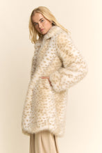Load image into Gallery viewer, Davi &amp; Dani Tri Color Faux Fur Jacket in Leopard/Taupe
