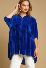 Load image into Gallery viewer, Umgee Velvet Tunic Top in Sapphire
