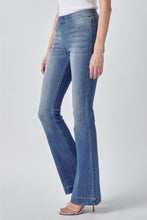 Load image into Gallery viewer, Cello Jeans Pull On Flared Jeggings in Medium Wash
